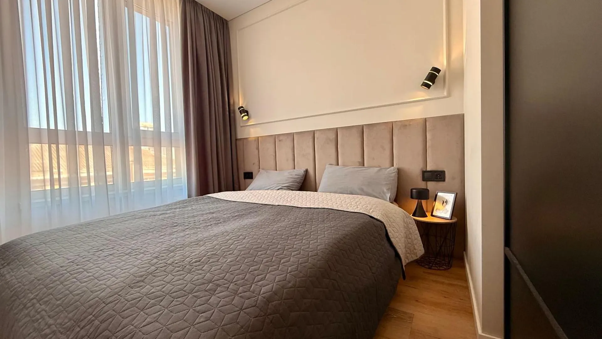 New Business-Class Apartment In Kyiv City Center Ukraine