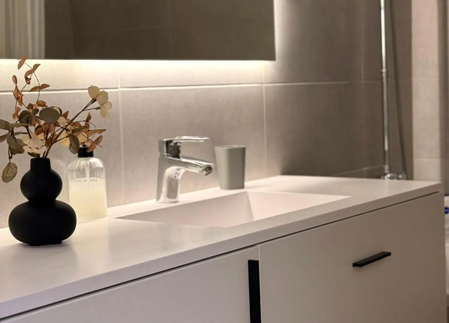 New Business-Class Apartment In Kyiv City Center