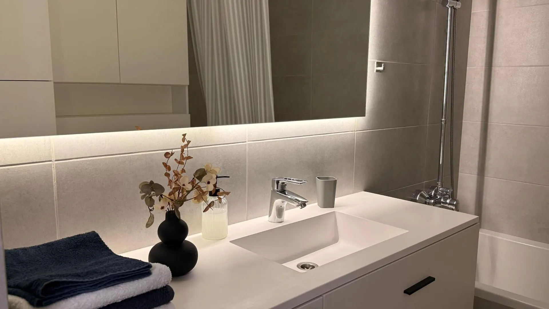New Business-Class Apartment In Kyiv City Center