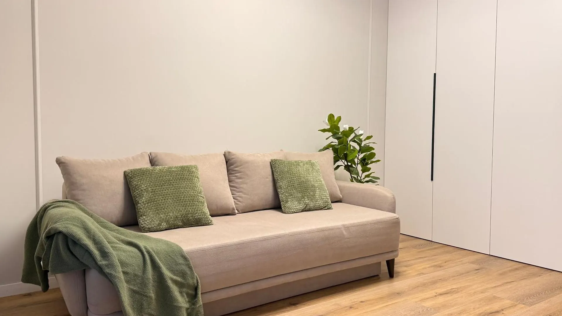 New Business-Class Apartment In Kyiv City Center Ukraine