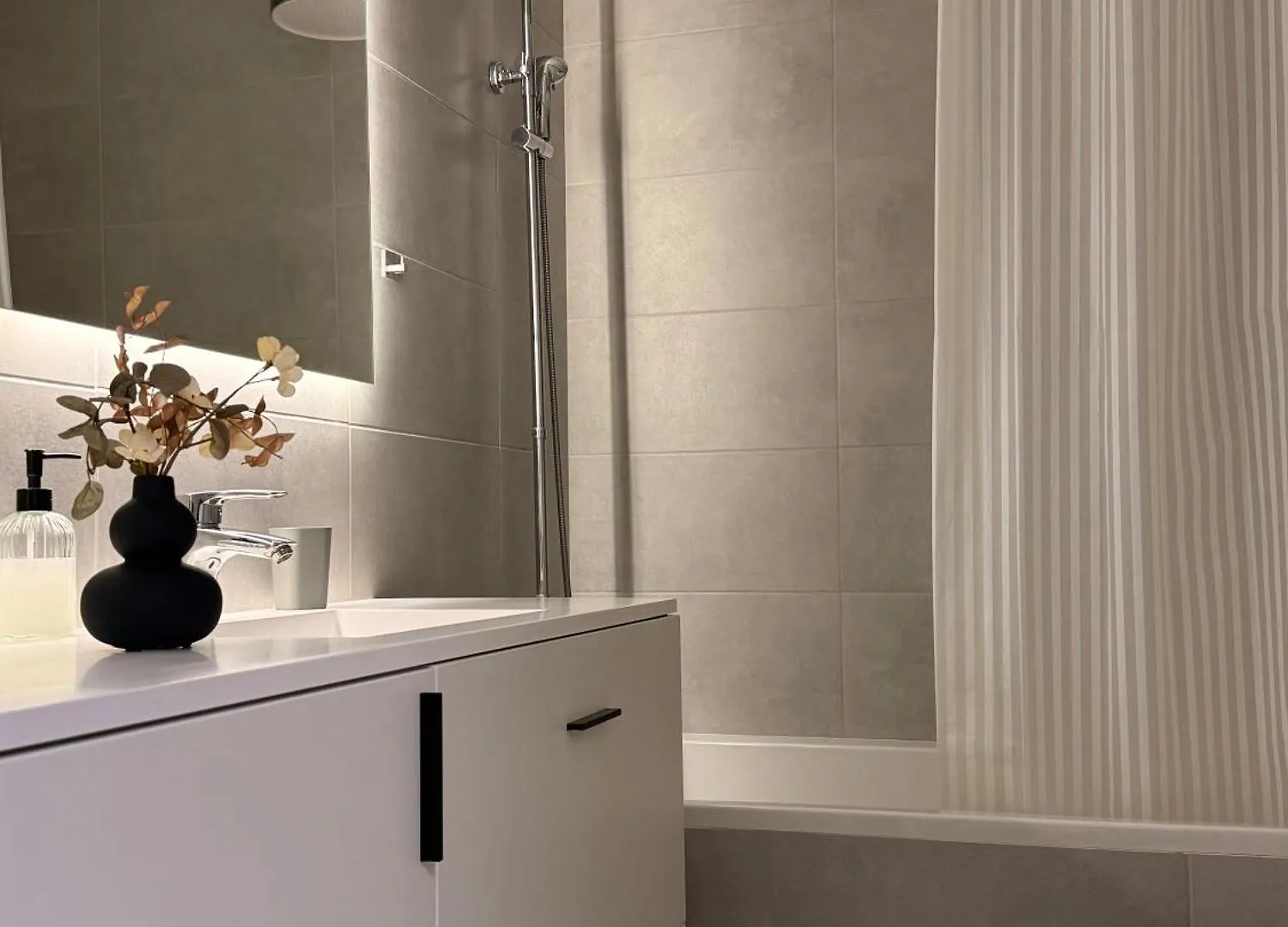 New Business-Class Apartment In Kyiv City Center