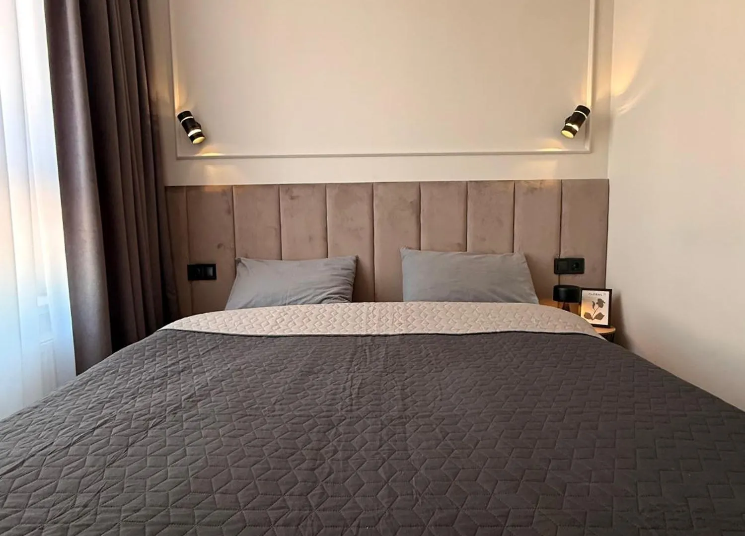 New Business-Class Apartment In Kyiv City Center Ukraina